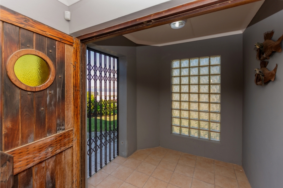 4 Bedroom Property for Sale in Britannia Bay Western Cape